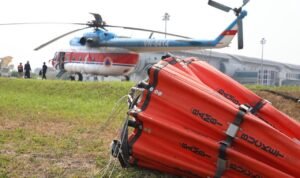 FOTO 4 Sept_Helikopter water bombing dikerahkan oleh BNPB untuk memadamkan api pada karhutla di Provinsi Jambi. dok. bnpb