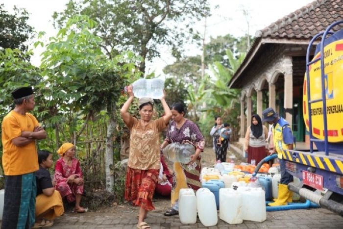 FOTO 5 Sept_Kementerian Pekerjaan Umum menyediakan air bersih untuk warga terdampak kekeringan. dok. kementerinapu INI