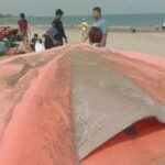 FOTO 6 Sept_Sebaran abu vulkanik Gunung Anak Krakatau terpantau di wilayah Kecamatan Anyer, Kabupaten Serang, Banten INI INI