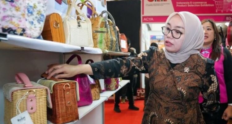 FOTO 7 Sept_Wakil Menteri Koperasi (Wamenkop) Farida Farichah pada pameran China International E-Commerce Industry INI