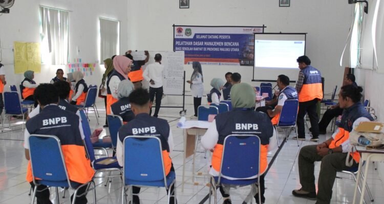 FOTO 9 Sept_BNPB berikan Pelatihan Dasar Manajemen Bencana kepada Kepala Sekolah dan Guru Sekolah Rakyat, BPBD Prov Maluku Utara, BPBD Kot Ternate dan BPSDM Ko Ternate