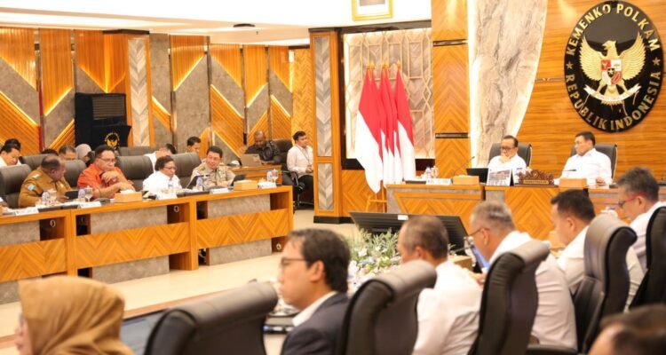FOTO 9 Sept_Rapat Tingkat Menteri untuk Percepatan Penanganan Pascakonflik Sosial di Kab Jayawijaya dan Kab Lanny Jaya di Kemenkor Bidang Politik dan Keamanan, Jakarta 1