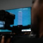 Pengumuman pembatalan penerbangan di Bandara Soekarno-Hatta, Tangerang saat erupsi Gunung Anak krakatau. (dok. kemenhub)