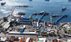 Aktivitas Pelabuhan Ketapang di Kabupaten Banyuwangi, Provinsi Jawa Timur. (dok. asdp)
