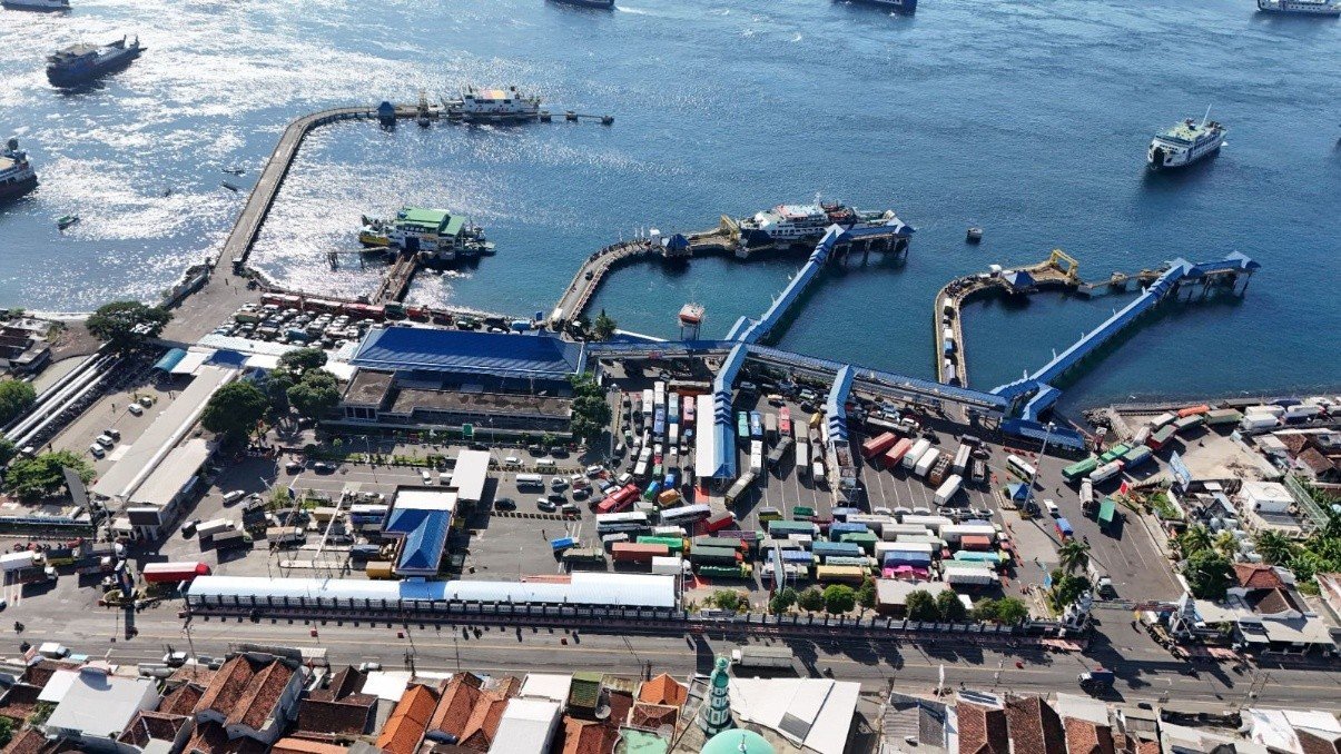 Aktivitas Pelabuhan Ketapang di Kabupaten Banyuwangi, Provinsi Jawa Timur. (dok. asdp)