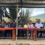 FOTO 1 Okt_Dialog dengan masyarakat terdampak gempa bumi Magnitudo 7,7 saat kunjungan kerja di Kabupaten Ngada, NTT