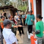 FOTO 1 Okt_Peninjauan pembangunan hunian sementara (huntara) di Desa Sobo, Kecamatan Golewa Barat, Kabupaten Ngada, NTT