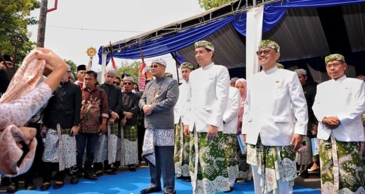FOTO 11 Okt_Bupati dan Wakil Bupati Indramayu Lucky Hakim, serta Syaefudin mendampingi Wakil Gubernur Jawa Barat Erwan Setiawan. dok. jabarprov.go.id