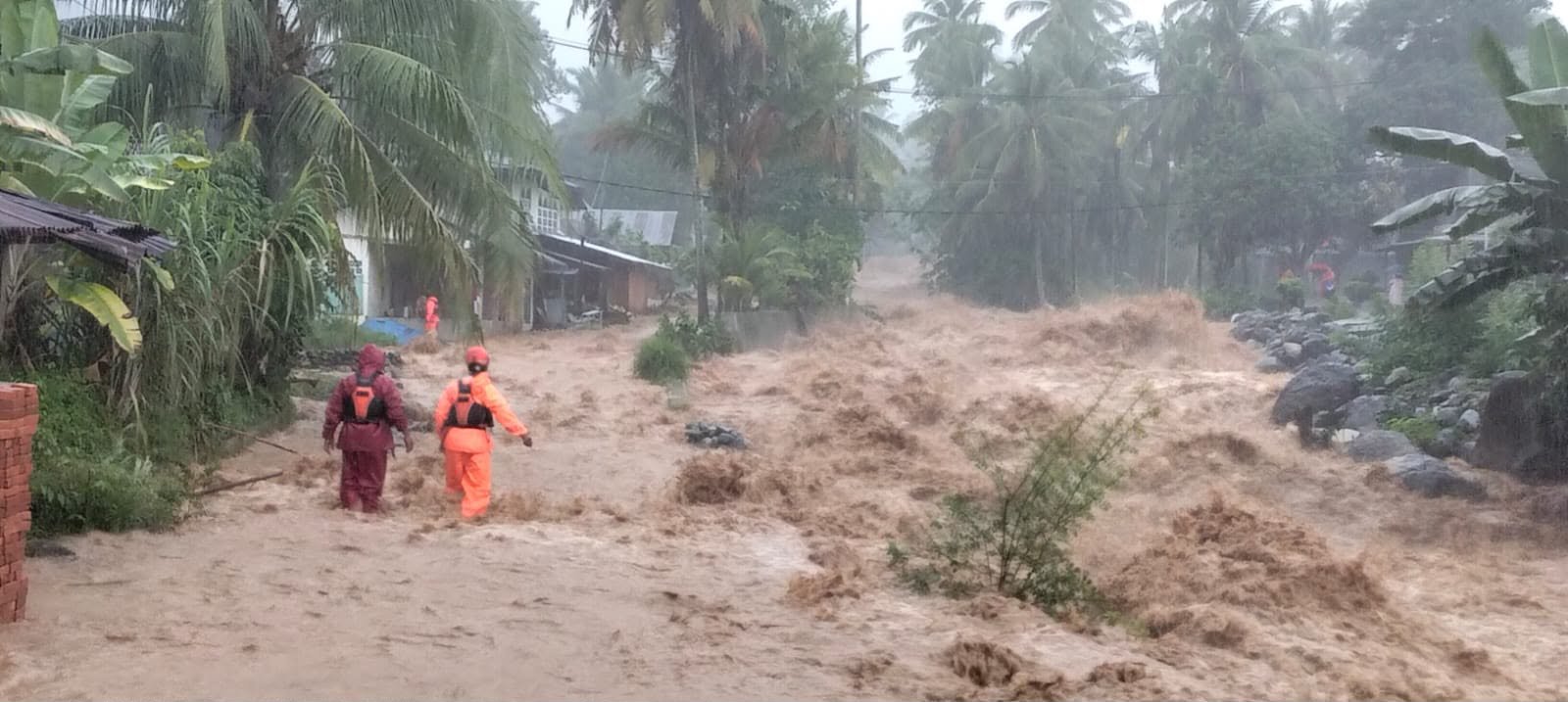 FOTO 11 Okt_Luapan air sungai dan banjir di sejumlah kecamatan Kota Padang, Sumatra Barat. dok. padang.go.id