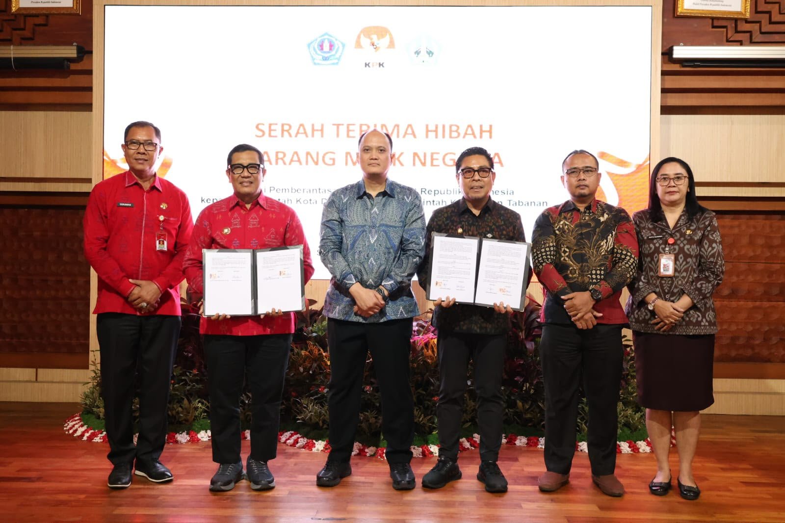 FOTO 12 Okt_Acara penyerahan hibah barang rampasan negara senilai Rp1,16 miliar kepada Pemerintah Kota Denpasar dari Komisi Pemberantasan Korupsi. denpasarkota