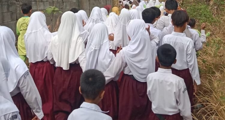 FOTO 13 Okt_Aktivasi sirine tsunami dan simulasi evakuasi mandiri tingkat desa_kelurahan di Provinsi Banten. dok. bpbdkablebak