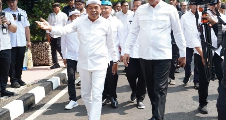 FOTO 13 Okt_Pertemuan Wali Kota Bekasi Tri Adhianto bersama dengan Gubernur Jawa Barat Dedi Mulyadi. dok. bekasikota.go.id INI