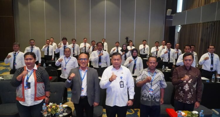 FOTO 14 Okt_Kegiatan Sertifikasi Pemeriksa Kecelakaan Kapal yang diselenggarakan Direktorat Kesatuan Pengawasan Laut dan Pelayaran 21