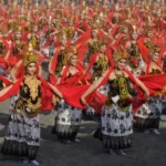 FOTO 15 Okt_Tarian massal Gandrung Sewu dari Kabupaten Banyuwangi, Provinsi Jawa Timur. (dok. kemenpar)