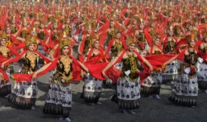 FOTO 15 Okt_Tarian massal Gandrung Sewu dari Kabupaten Banyuwangi, Provinsi Jawa Timur. (dok. kemenpar)