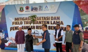 FOTO 16 Okt_Rangkaian Peringatan Bulan Pengurangan Risiko Bencana Tahun 2026 melalui penanaman pohon di kawasan Banten Lama, Kot Serang, Banten.