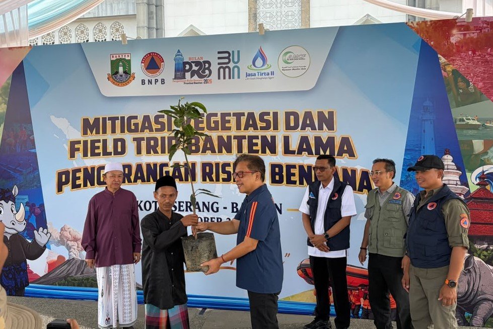 FOTO 16 Okt_Rangkaian Peringatan Bulan Pengurangan Risiko Bencana Tahun 2026 melalui penanaman pohon di kawasan Banten Lama, Kot Serang, Banten.
