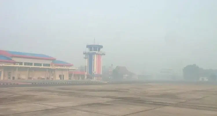 FOTO 18 Okt_Saat pantauan dari Bandara Haji Asan Sampit, Kotawaringi Timur, Kalimantan Tengah sesuai dengan pergerakan asap kebakaran hutan dan lahan di Prov Kalimantan. dok. hubudkemenhub