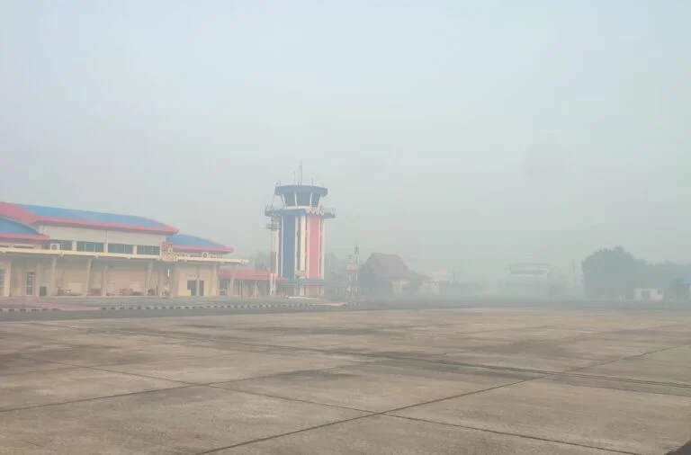 FOTO 18 Okt_Saat pantauan dari Bandara Haji Asan Sampit, Kotawaringi Timur, Kalimantan Tengah sesuai dengan pergerakan asap kebakaran hutan dan lahan di Prov Kalimantan. dok. hubudkemenhub