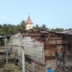 FOTO 2 Okt_Rumah warga mengalami kerusakan akibat angin kencang di Desa Hiligeho Sogawu, Kecamatan Tabag Nasa, Kabupaten Nias, Sumatra Utara. bpbd 1
