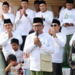 FOTO 20 Okt_Gubernur Banten Andra Soni bersama para santri. dok. bantenprov,go.id