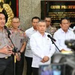 FOTO 21 Okt_Menteri Perhubungan Dudy Purwagandhi bertemu Kapolri Suyudi Ario Seto di Mabes Polri, Jakarta 2 INI