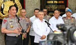 FOTO 21 Okt_Menteri Perhubungan Dudy Purwagandhi bertemu Kapolri Suyudi Ario Seto di Mabes Polri, Jakarta 2 INI