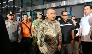 FOTO 21 Okt_Menteri Perhubungan Dudy Purwagandhi saat cek insiden kebakaran 2 INI
