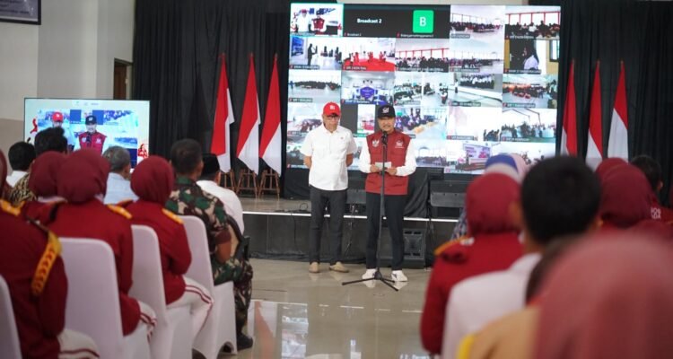 FOTO 22 Okt_Kegiatan Open House Sekolah Rakyat Kota Bekasi yang dihadiri Menteri Sosial Saifullah Yusuf dan Wakil Menteri Sosial Agus Jabo Priyono
