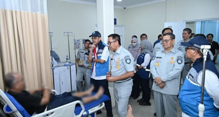 FOTO 22 Okt_PT Jasa Raharja mengawal pemenuhan hak penumpang KMP Batumandi pascakebakaran di alur masuk Pelabuhan Merak 21