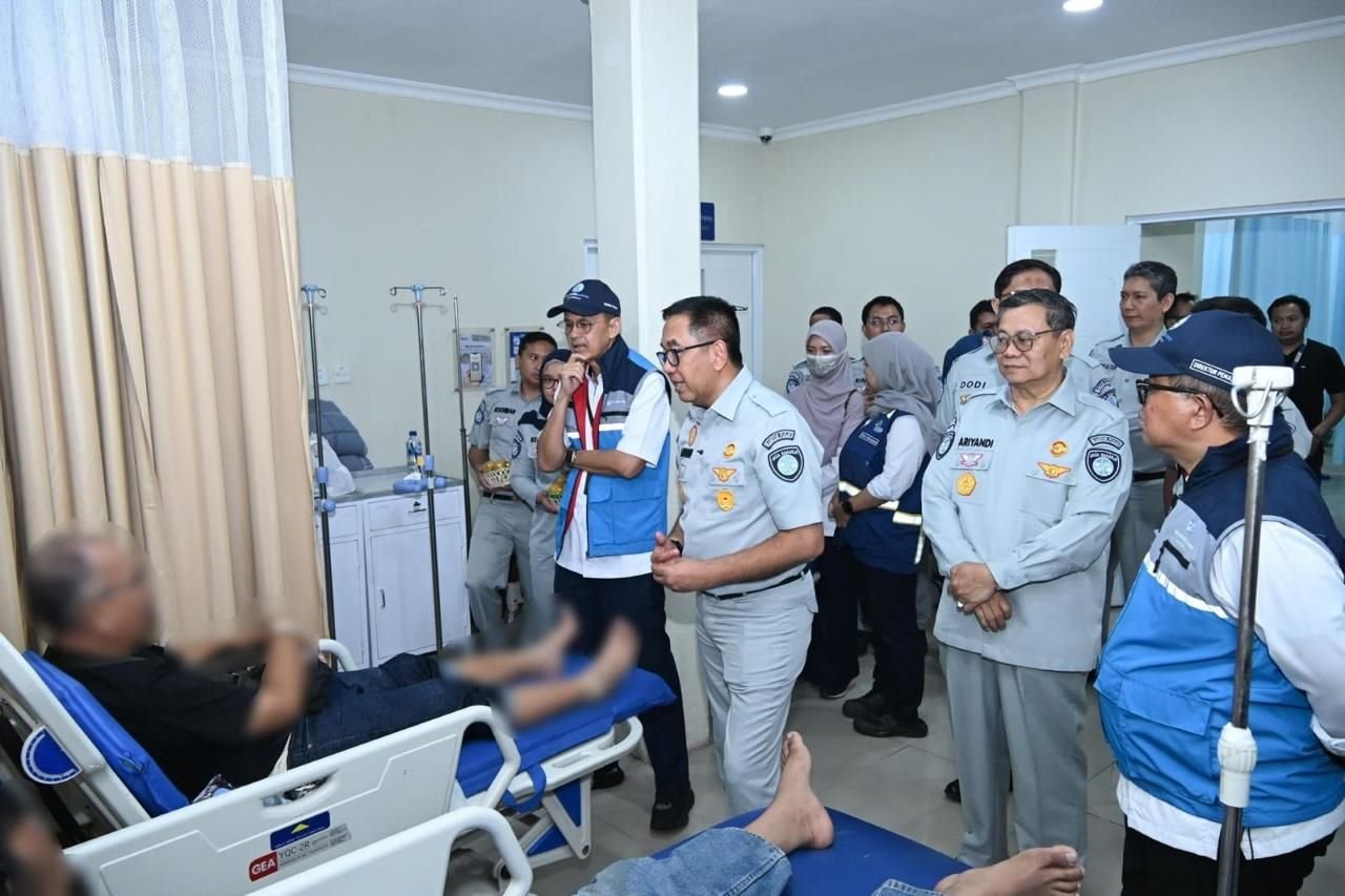 FOTO 22 Okt_PT Jasa Raharja mengawal pemenuhan hak penumpang KMP Batumandi pascakebakaran di alur masuk Pelabuhan Merak 21