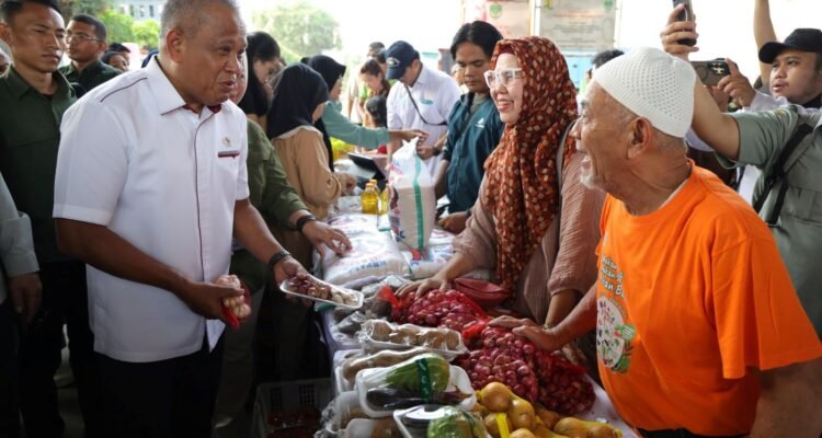 FOTO 24 Okt_Gerakan Pangan Murah (GPM) untuk menjaga stabilitas pasokan, harga pangan dan memperluas akses masyarakat terhadap pangan terjangkau. pertan1