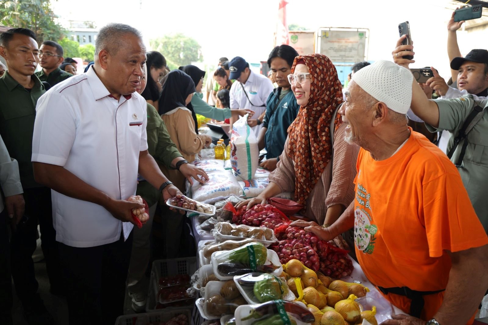 FOTO 24 Okt_Gerakan Pangan Murah (GPM) untuk menjaga stabilitas pasokan, harga pangan dan memperluas akses masyarakat terhadap pangan terjangkau. pertan1