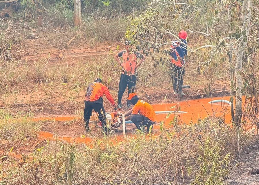FOTO 24 Okt_Kebakaran hutan dan lahan yang terjadi di Desa Puncak Indah, Kecamatan Malili, Kabupaten Luwu Timur, Sulawesi Selatan 1