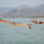 FOTO 26 Okt_Penanganan pascainsiden KMP Batumandi melalui pengamanan lokasi, pendampingan pengguna jasa dan persiapan penanganan lanjutan kapal. hubla 11