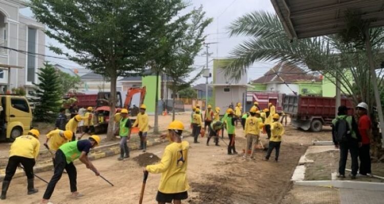 FOTO 26 Okt_Penanganan terhadap dampak banjir bandang yang melanda Kota Padang, Sumatra Barat pada 10 Oktober 2026 dengan program Padat Karya. pu INI