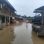 FOTO 27 Okt_Angin kencang merusak sejumlah rumah warga di Kel Kalosi, Kec Alla, Kab Enrekang, Sulsel