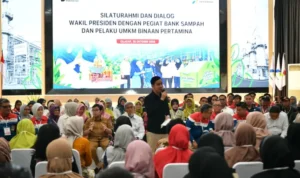 FOTO 27 Okt_Wakil Presiden Gibran Rakabuming berdialog dengan pelaku UMKM di PT Pertamina Patra Niaga Refinery Unit (RU) IV Cilacap, Jateng