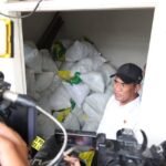 FOTO 28 Okt_Menteri Pertanian Andi Amran Sulaiman saat meninjau lokasi Toko atau Rumah Beras Kayumanis di Jl Kayumanis X No. 46A, Pisangan Baru, Matraman, Jaktim. dokpertanian1