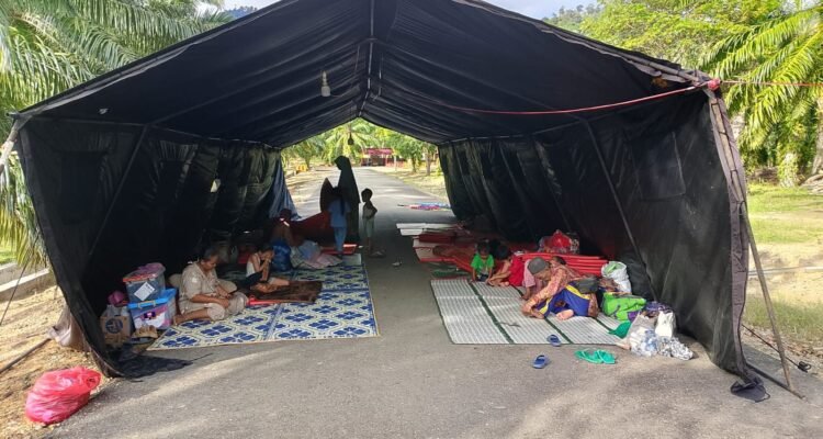 FOTO 29 Okt_Banjir luapan menyebabkan dua gampong terendam dan 46 warga mengungsi di Kec Trumon Tengah, Kab Aceh Selatan, Prov Aceh. bpbdkab1
