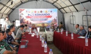 FOTO 3 Okt_Rapat koordinasi dan monitoring pelayanan publik yang dihadiri Deputi Bidang Logistik dan Peralatan BNPB INI