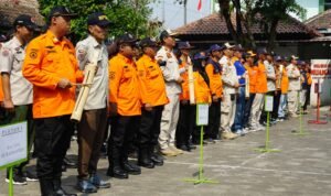 FOTO 3 Okt_Simulasi pemukulan kentongan dengan berbagai jenis pukulan dan makna untuk alat peringatan dini bencana yang sederhana. jogjakota 1