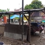 FOTO 31 Okt_Lumpur masih menggenangi sejumlah rumah warga usai banjir melanda Kota Medan. (dok. bpbdkotamedan)