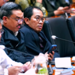 FOTO 7 Okt_Wakil Menteri Perindustrian Faisol Riza (kanan) menghadiri Rapat Kerja Komisi IX DPR