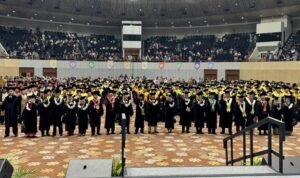 FOTO 9 Okt_Wisuda perguruan tinggi