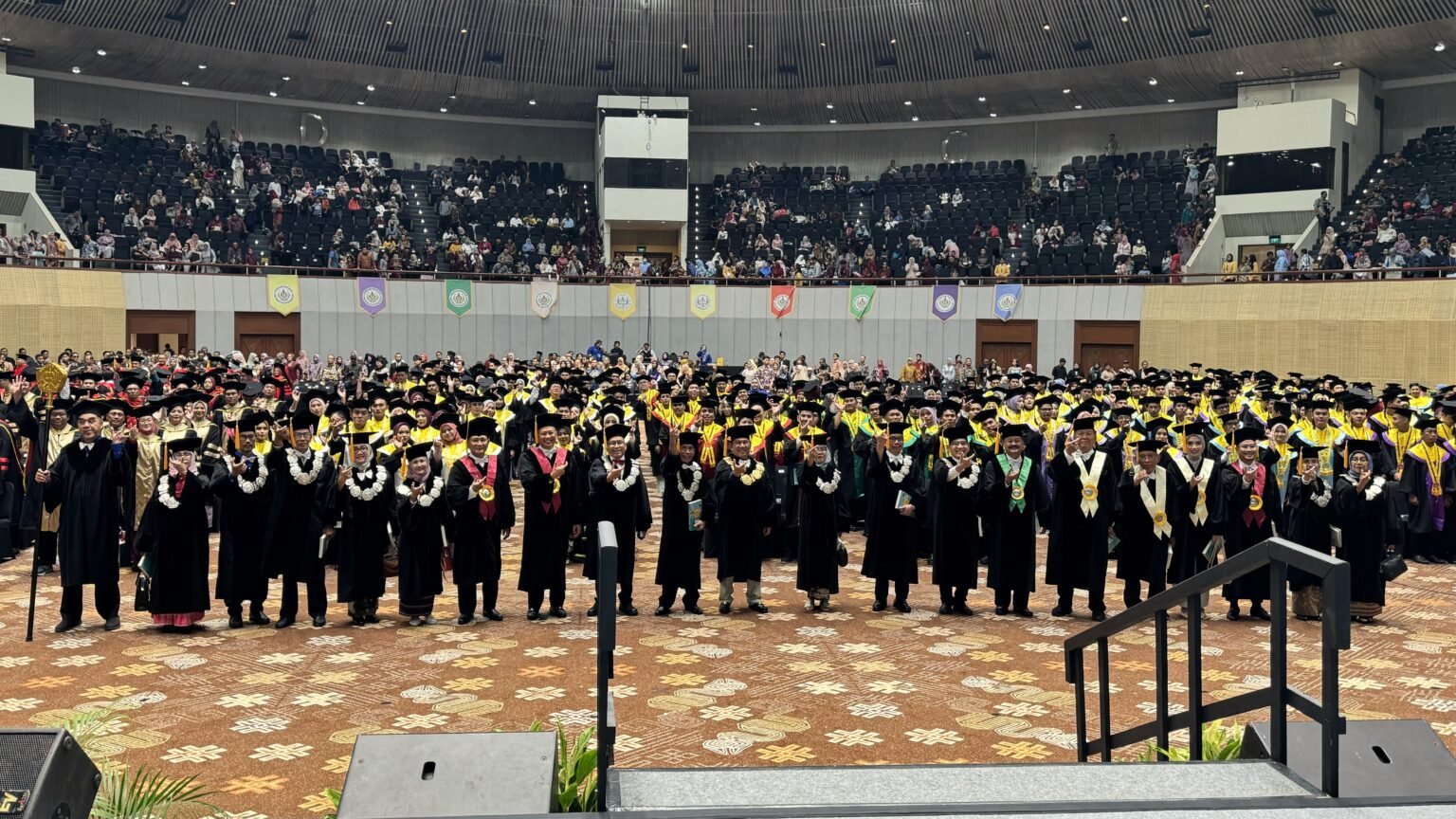 FOTO 9 Okt_Wisuda perguruan tinggi